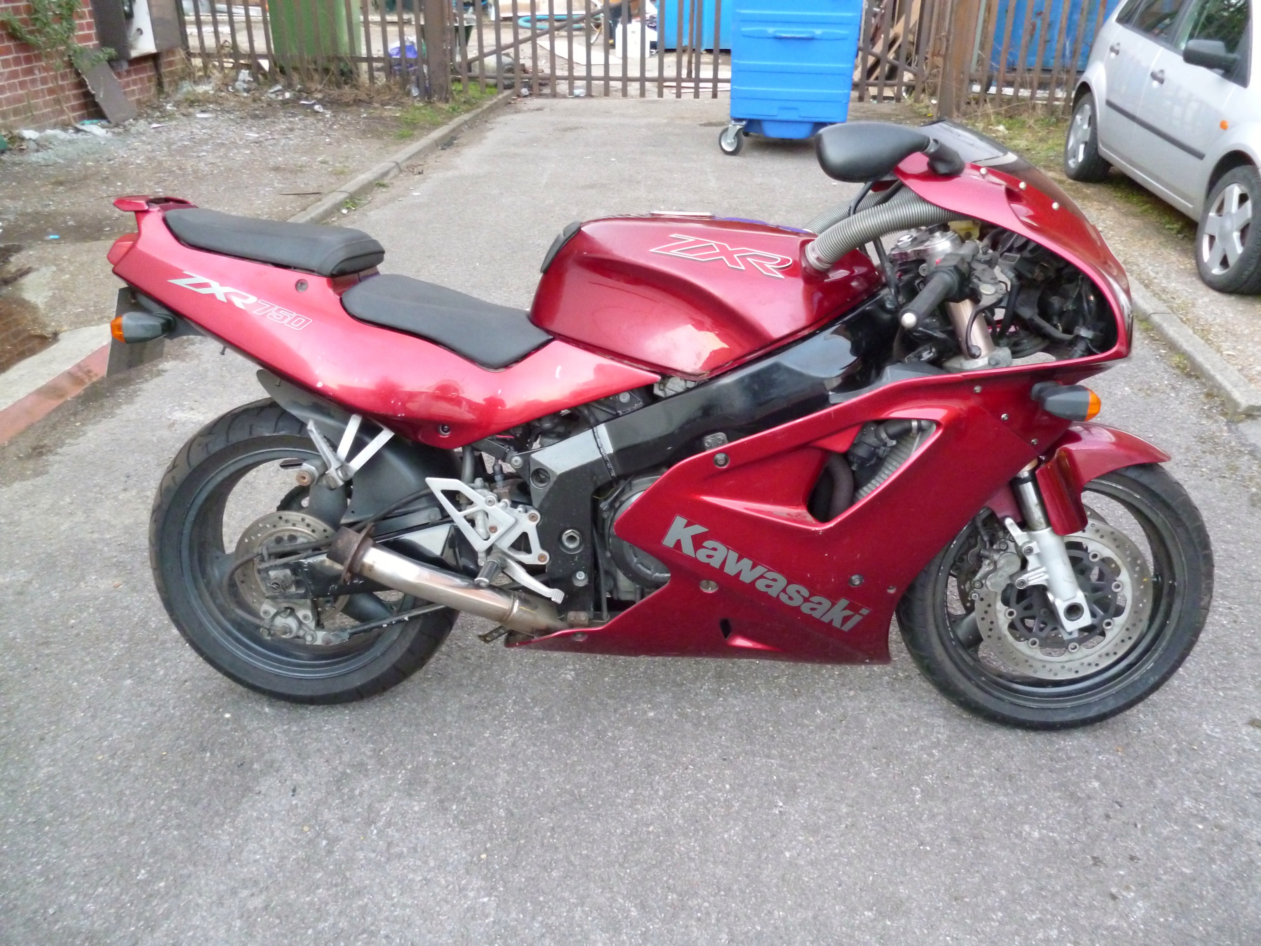 ZXR750 J1 breaking for spares